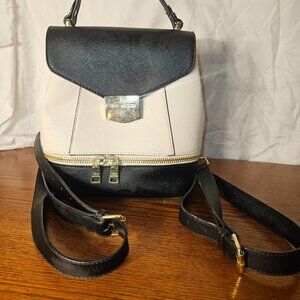 Steve Madden mini bagpack Black and beige